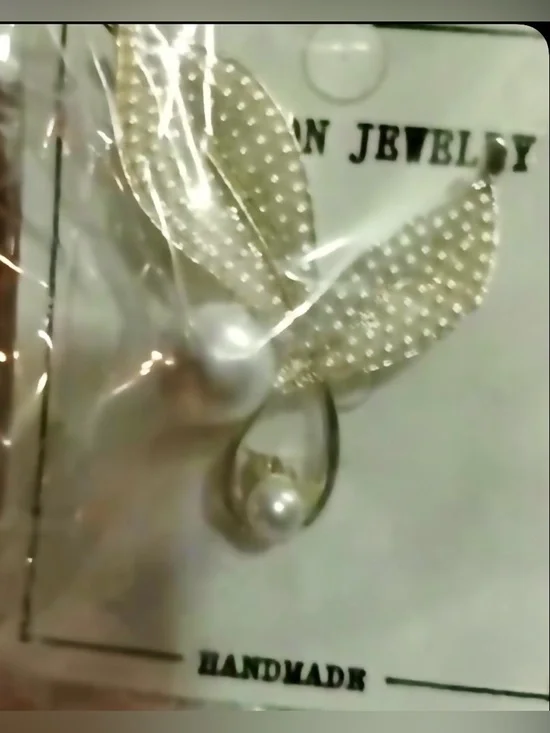 Elegant Pearl Leaf Brooch — Gold-Tone with Ivory Pearls HAND MADE VINTAGE NEW - Picture 8 of 16